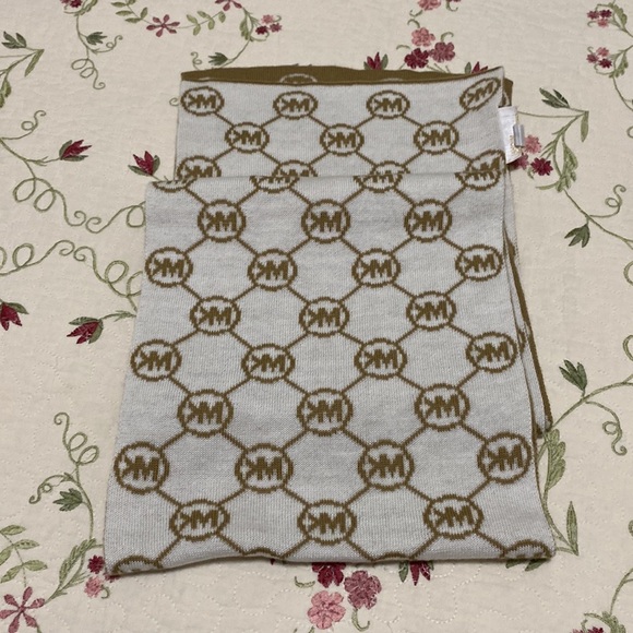 MICHAEL Michael Kors Logo MK Brown Cream Women's One Size Fits All Scarf - Picture 6 of 6